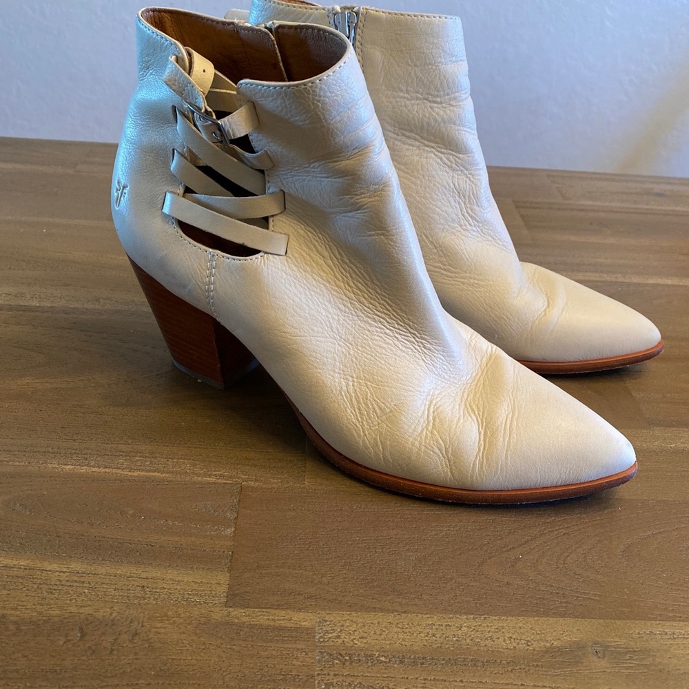 Frye Womens Reed Strappy Ankle Boots Ivory Cuban Heel Zip Up Pointed Toe 10 M